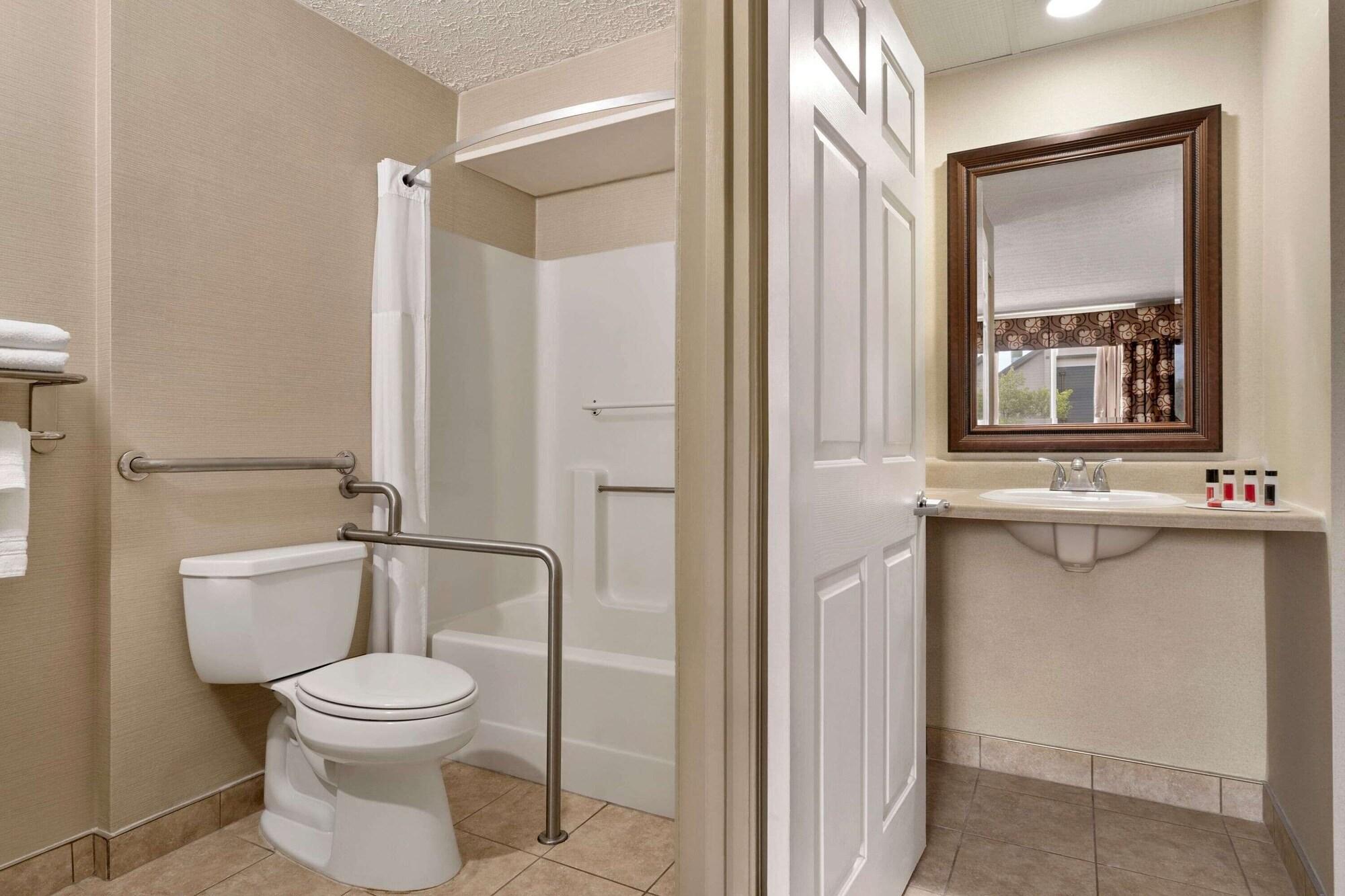Days Inn By Wyndham Airport/Maine Mall South Portland Kültér fotó