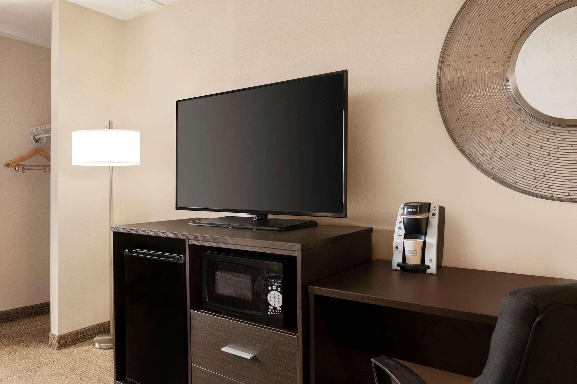 Days Inn By Wyndham Airport/Maine Mall South Portland Kültér fotó